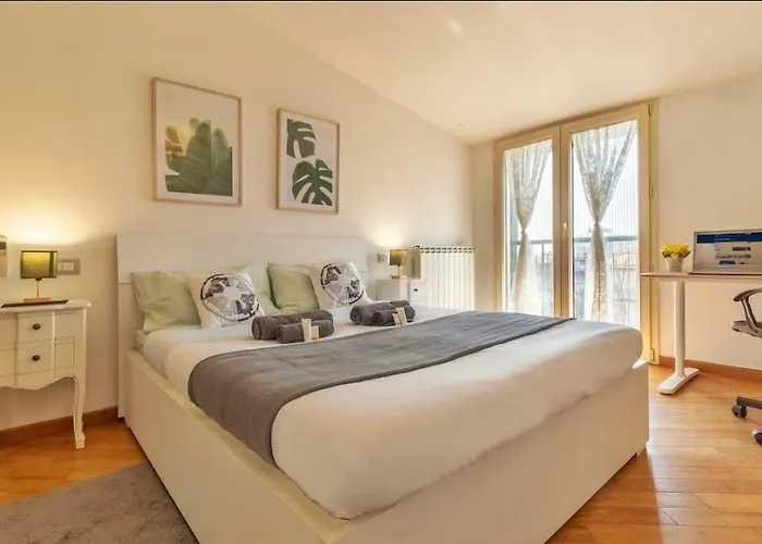 Unique & Strategic Flat, 50M From M4 Station