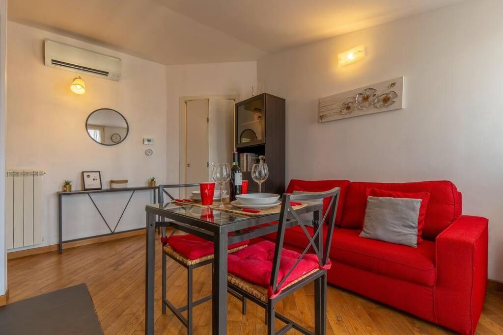 Unique & Strategic Flat, 50m From M4 Station Appartement *